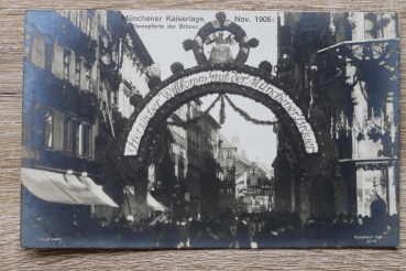 AK München / 1906 / Kaisertage / Ehrenpforte der Brauer Bräuer / Strassenansicht Häuser